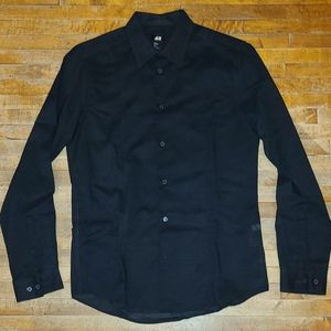 H&M Fitted button up black size s
